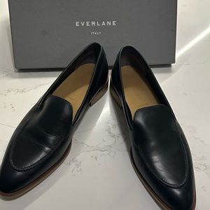 BRAND NEW size 10 modern loafer.